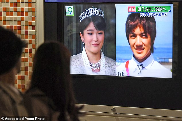 Hình ảnh công chúa Nhật và chàng trai thường dân trên các phương tiện truyền thông