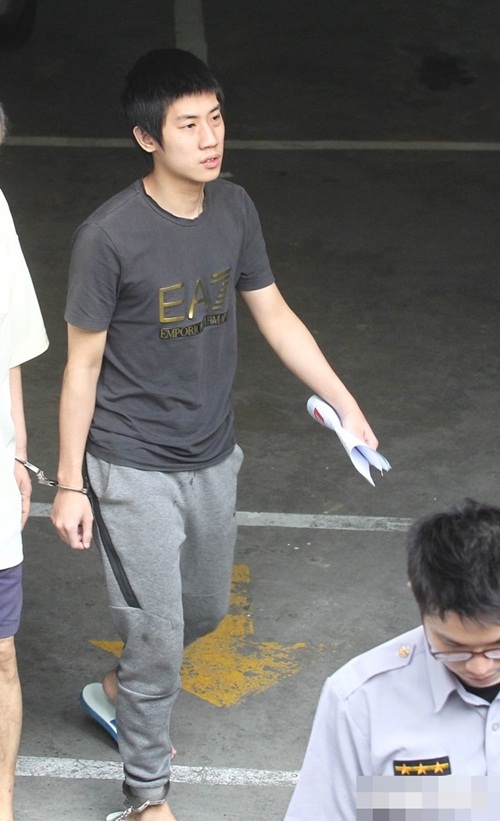 Uông Hoành Hiên (19 tuổi) bị Cảnh sát bắt giữ 