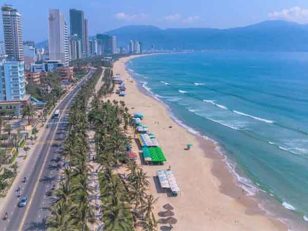 Bãi Biển Mỹ Khê chính là một trong các điểm tham quan tại đà nẵng hấp dẫn 