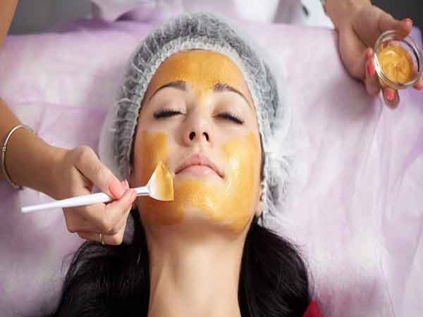 Cách đắp mặt nạ nghệ trị mụn hiệu quả