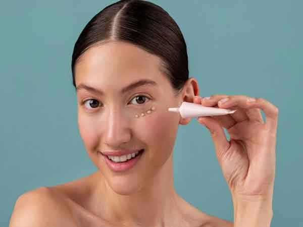 Kem dưỡng mắt là sản phẩm phổ biến và hiệu quả nhất để dưỡng da mắt
