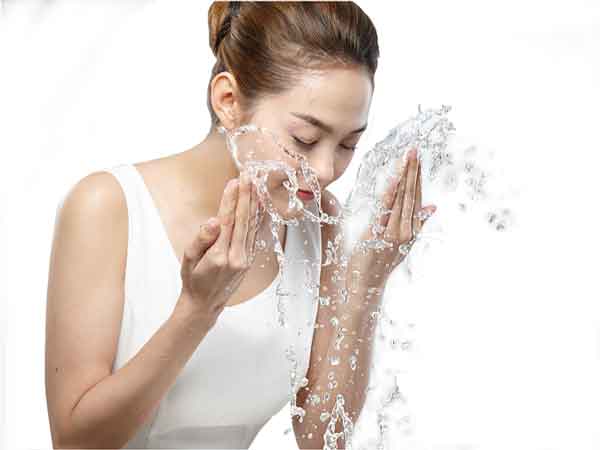 Làn da khỏe mạnh và căng bóng là bước quan trọng để có một lớp trang điểm hoàn hảo
